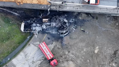 Düzce’de viyadükten düşen tır yandı