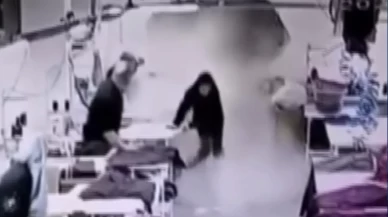 Yıkılan binadan kopan betonlar atölye duvarını deldi