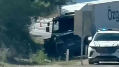 Kumluca'da ciple kamyon kafa kafaya çarpıştı: Çinli turist hayatını kaybetti
