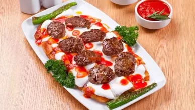 Etin, yoğurdun ve pidenin buluştuğu Balaban Kebabı tarifi