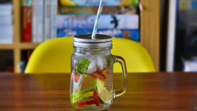 Gece boyunca yağları eritin, sabah enerjik uyanın! En etkili detoks içecekleri