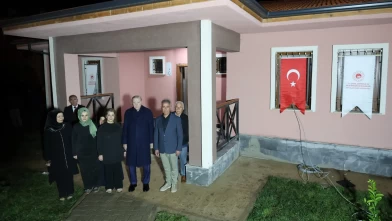 Cumhurbaşkanı Erdoğan, Adıyaman'da depremzede bir aileyi ziyaret etti