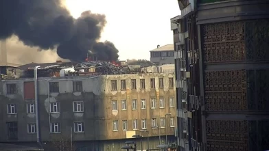 İstanbul'da bir binayı alevler sardı! Bölgeye ekipler sevk edildi