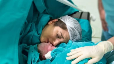 Bebeğin hayatını şekillendiren ilk 3 dakikanın sırrı