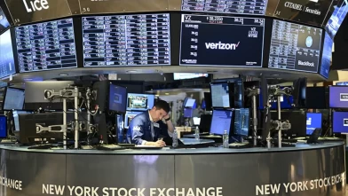 New York borsası haftanın son işlem gününe karışık başladı