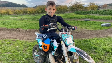 Minik sporcu Poyraz Kalender motokrosta Türkiye şampiyonu oldu