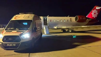 Kars'ta solunum sıkıntısı çeken bebeğe ambulans uçak yetişti