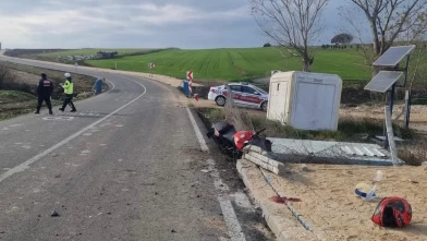 Tekirdağ'da motosiklet, yol kenarındaki tel çite çarptı; 1 ölü, 1 yaralı