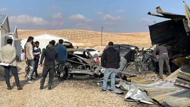 Şanlıurfa'da şantiyede korkutan yangın: Konteyner ve 4 araç yandı!