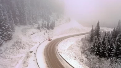 Ilgaz Dağı’nda kar ve sis kartpostallık manzara oluşturdu