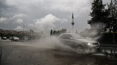 Meteoroloji’den 81 ile kritik uyarı! Kuvvetli sağanak, fırtına ve kar geliyor: İşte il il hava durumu