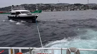 İstanbul Boğazı’nda korku dolu anlar: Sürüklenen tekne son anda kurtarıldı