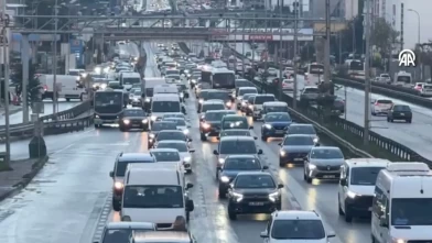 İstanbul’da trafik felç! Yağmurla birlikte hayat durdu, yoğunluk yüzde 90’a dayandı!