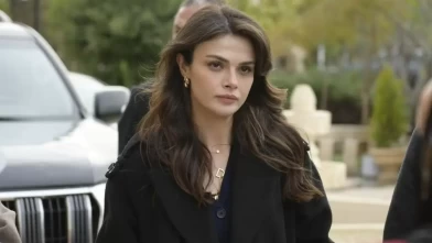 Uzak Şehir'in Alya'sı Sinem Ünsal'ın ablası da oyuncu çıktı! İkiz gibi benzerlik sosyal medyada gündem oldu