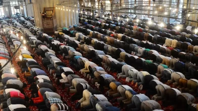 Cuma Namazı En Az Kaç Kişiyle Kılınır? Diyanet’in Yanıtı