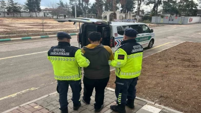 Şanlıurfa'da otoyolda hırsızlık! Jandarma peşini bırakmadı