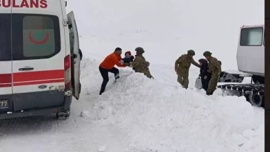 Kars'ta tipi nedeniyle köyde mahsur kalan hasta çocuklar için Mehmetçik seferber oldu!