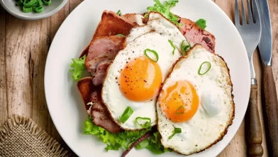 Protein deposu yumurta ve zeytin tabağı