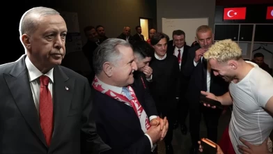 Cumhurbaşkanı Erdoğan, A Milli Futbol Takımı'nı tebrik etti