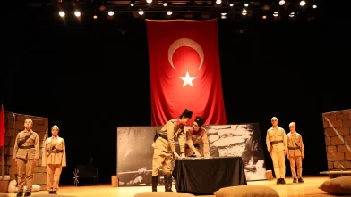 Kayseri'de lise öğrencileri 'Son Nefes Çanakkale' oyunu ile sahne aldı
