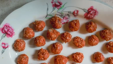 Dondurucu dostu dağılmayan bulgur köftesi