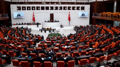 Meclis’ten ailelere müjde: Doğum izni ve güvenli internet düzenlemesi yasalaştı