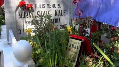 Şehit polisin mezarında duygulandıran mesaj