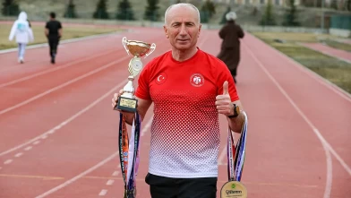 Atletizmde madalyaları topladı