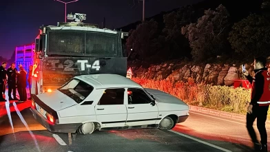 Bodrum'da TOMA ile otomobil çarpıştı
