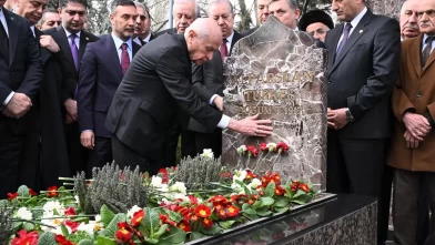 MHP Lideri Devlet Bahçeli, Başbuğ Alparslan Türkeş'i kabri başında andı!