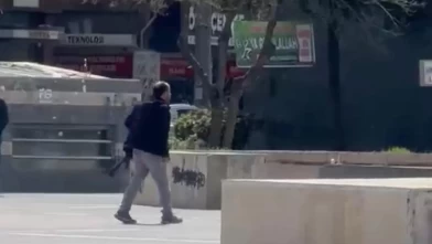 Elinde silahla polise kendini ihbar etti