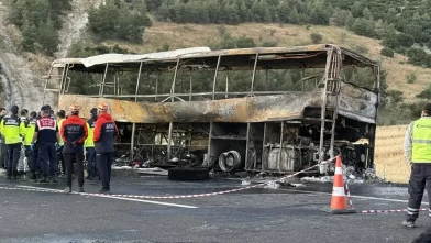 Denizli'de katliam gibi kaza! Otobüs bariyerlere çarparak yandı: 8 kişi öldü, 33 kişi yaralandı