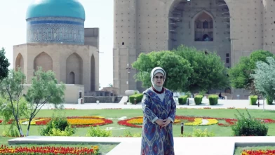Emine Erdoğan’dan anlamlı ziyaret: Hoca Ahmet Yesevi Türbesi'nde dua etti