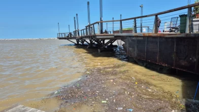 Şiddetli yağış sonrası Zonguldak'ta deniz kahverengi oldu!