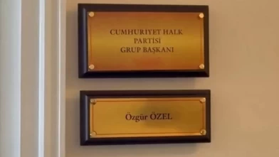 Özgür Özel'in Meclis'teki odasının kapısına Grup Başkanı yazısı asıldı!