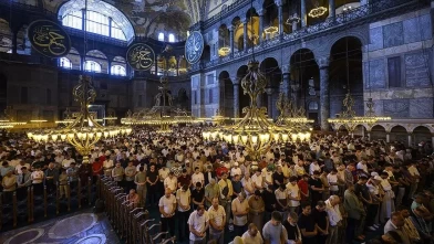 Diyanet’e göre bayram namazı farz mı? Bayram namazına gitmemenin günahı var mı?