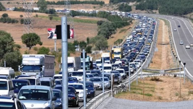 Otoyolu kullanacak sürücüler dikkat! Bayram dönüşü trafiği erken başladı