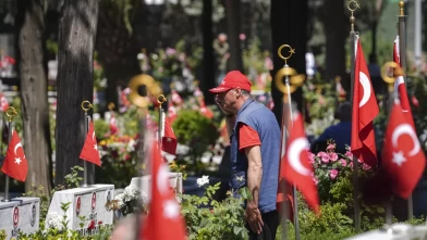Türkiye bayramın ikinci gününde de şehitlerine koştu!