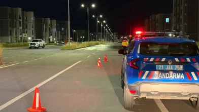 Diyarbakır'da otobüs ile otomobil çarpıştı: 2 ölü, 7 yaralı!