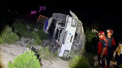 Balıkesir'de kamyon devrildi