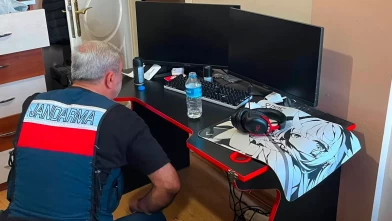 MİT milyonları hedef alan kredi kartı şebekesini çökertti!