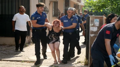 Evini ateşe verip kendini içeri kilitledi!