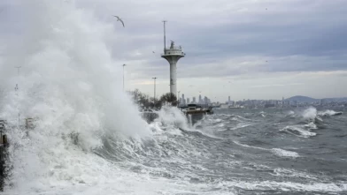 Meteoroloji'den kuvvetli rüzgar ve sağanak uyarısı! Sıcaklık 38 dereceye çıkacak