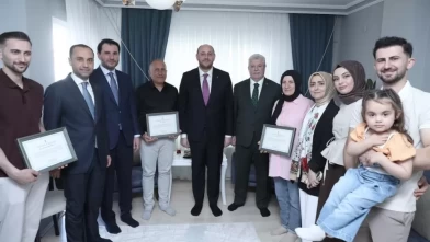 AK Parti'den 11,5 milyon üyesine teşekkür! Cumhurbaşkanı Erdoğan imzalı belge teslim ediliyor