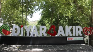 Diyarbakır’da sıcak hava kenti sessizliğe bürüdü
