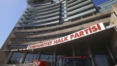 Özgür Özel'den yeni hamle: Kurultay için yarın mahkemeye başvuracak