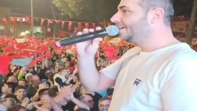 CHP mitinginde sunuculuk yaparken yakalanan belediye müdürüne CİMER'den şikayet yağdı