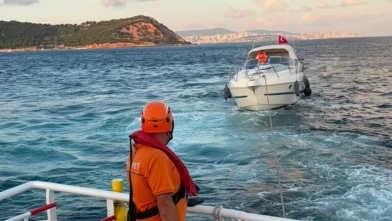 Marmara Denizi’nde arızalanan tekne kurtarıldı