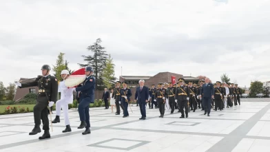 Bakan Güler'den Devlet Büyükleri Anıt Mezarlığı'na ziyaret