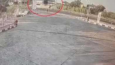 Çarpışan arabalar yayalara çarptı! 6 kişi yaralandı